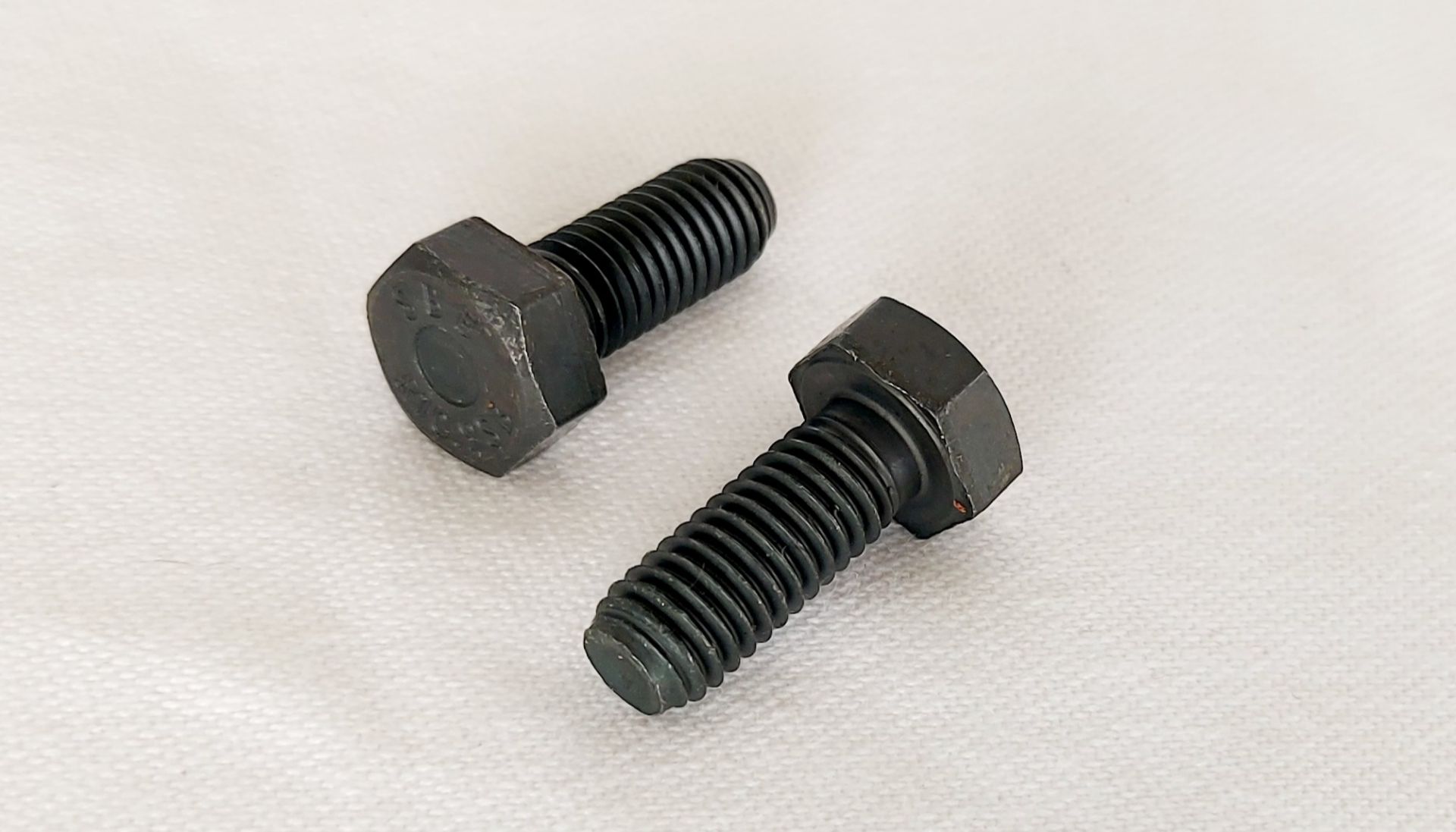 98401723 vijak za traktor fiat VIJAK CEVI VODNE PUMPE 8x1,25x20mm FIAT 70-66DT - Image 1